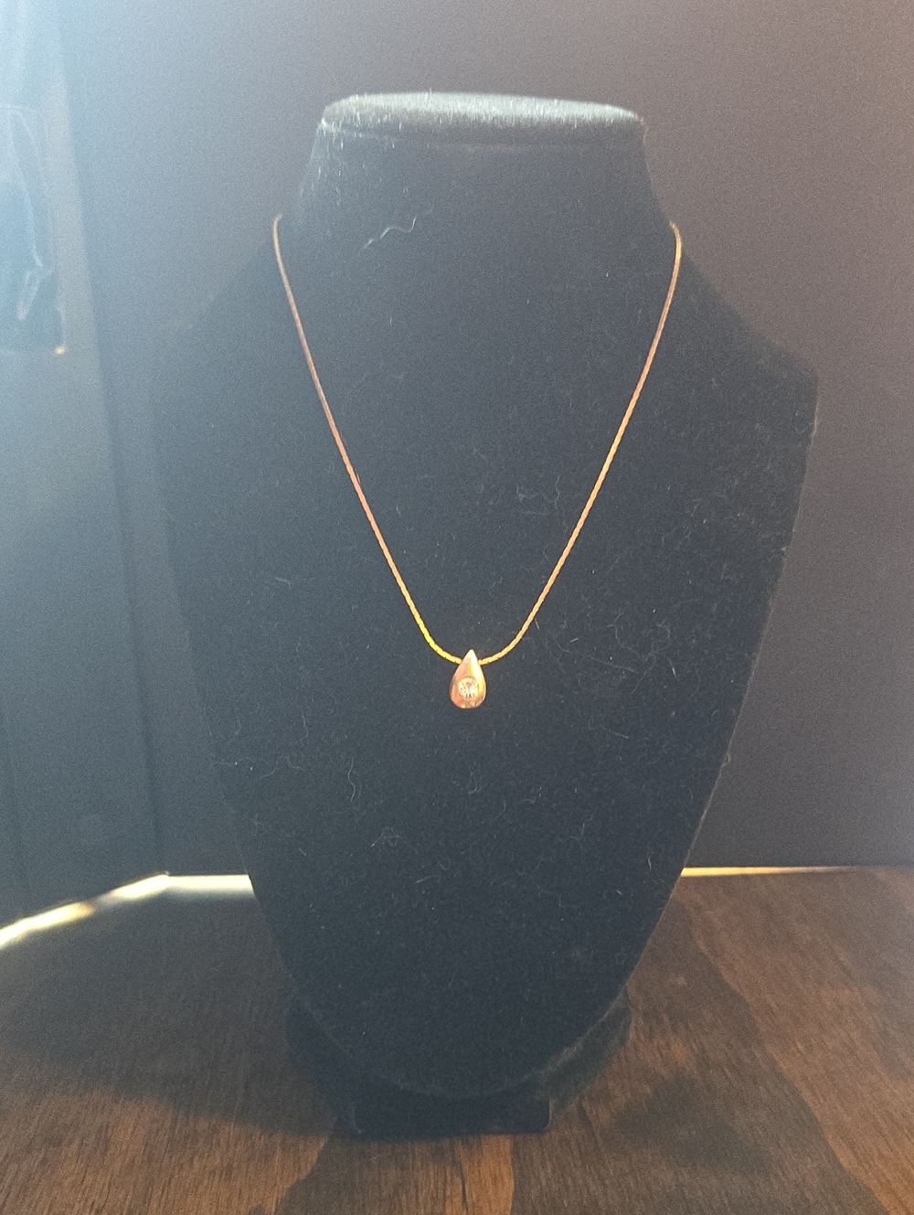 Gold Tone Teardrop Pendant Necklace